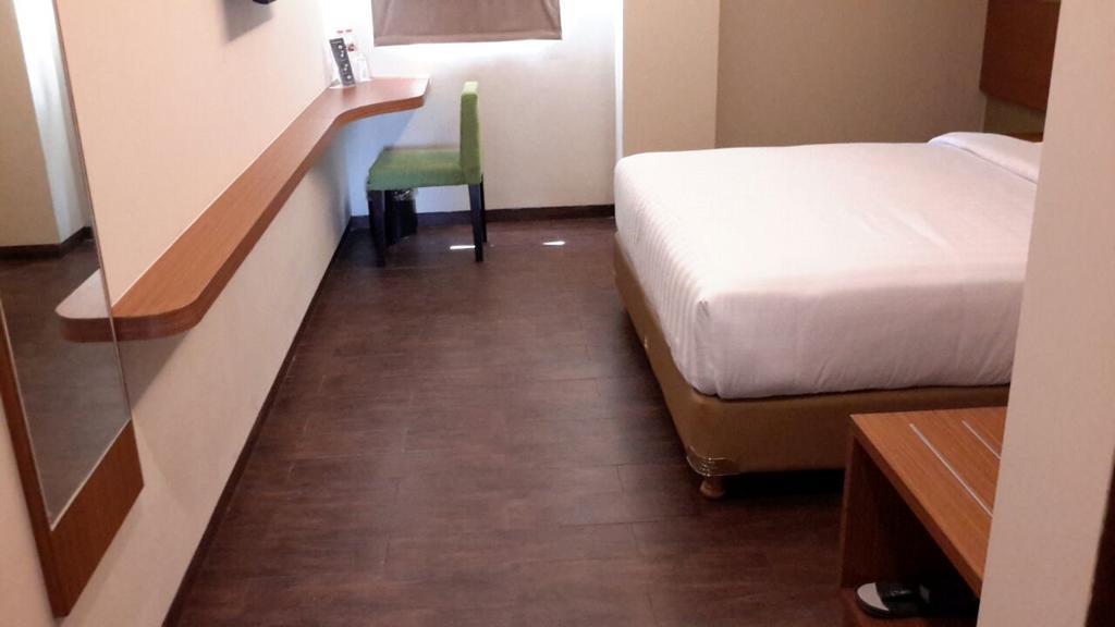 Biz Hotel City Center Ambon Exterior photo