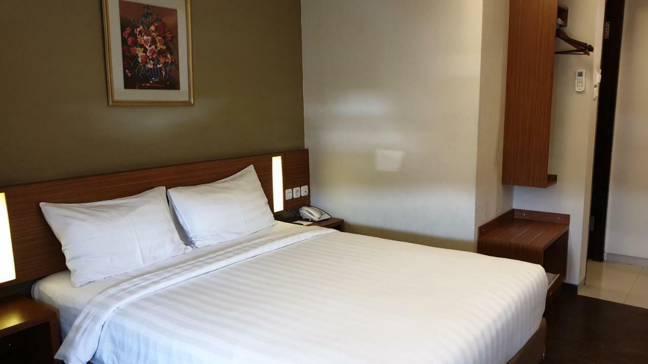 Biz Hotel City Center Ambon Exterior photo