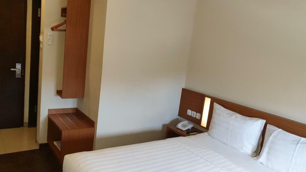 Biz Hotel City Center Ambon Exterior photo