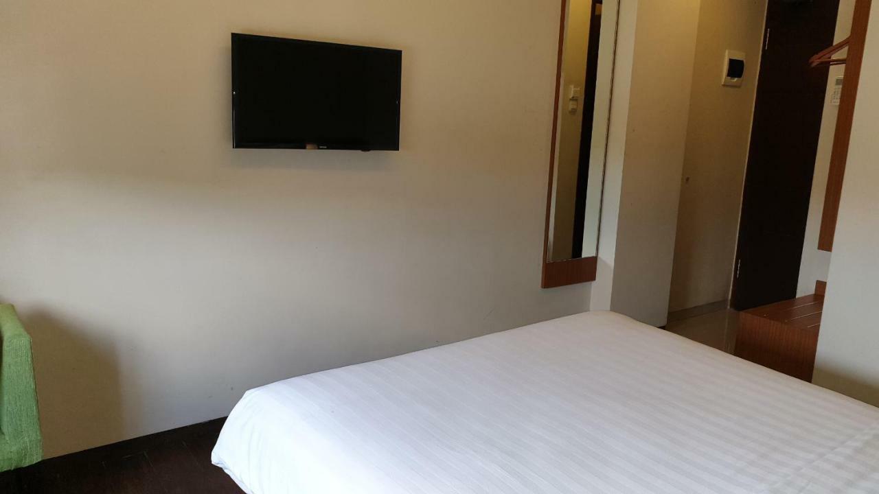 Biz Hotel City Center Ambon Exterior photo