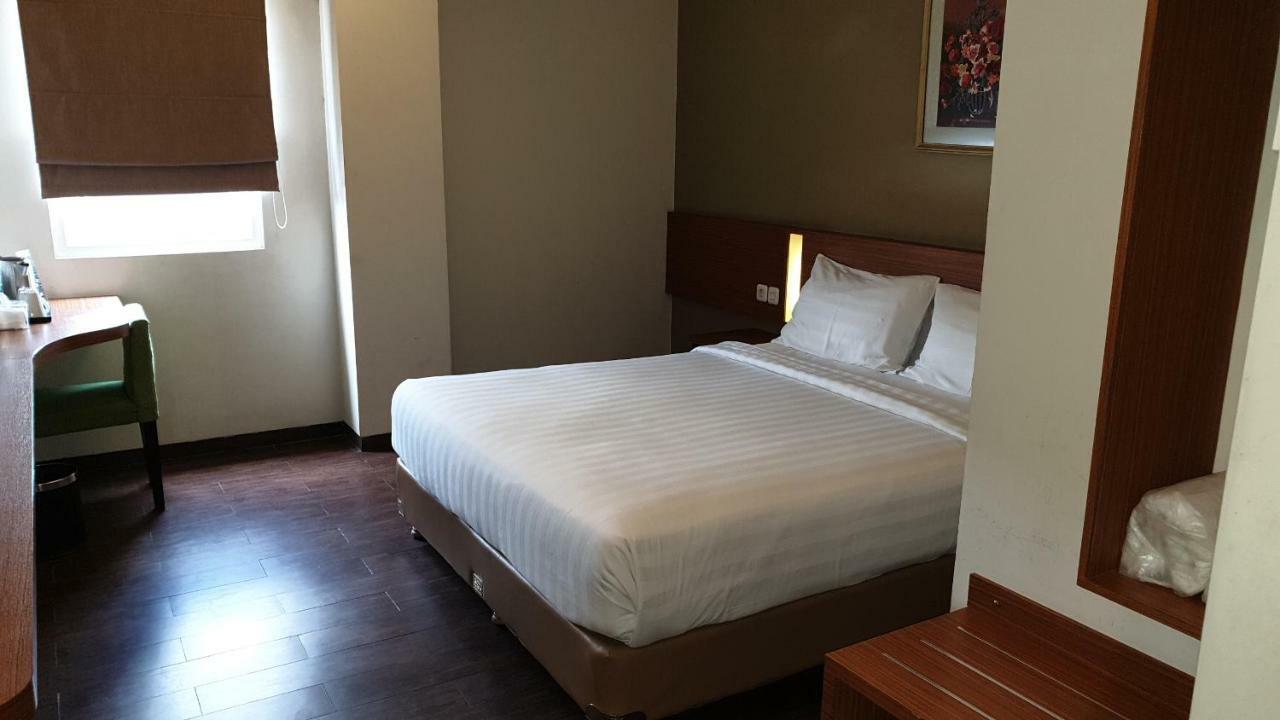 Biz Hotel City Center Ambon Exterior photo