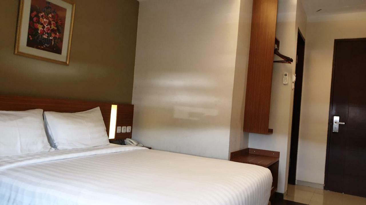 Biz Hotel City Center Ambon Exterior photo